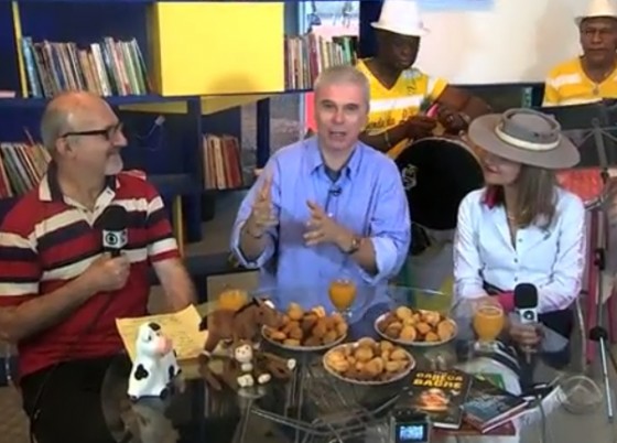 Confira a participação do professor Ari Riboldi no quadro Botequim do Maurício, direto da Feira do Livro de Porto Alegre, no Globo Esporte, da RBS TV. Feira do Livro de 2014.